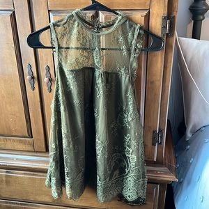 tank top. flowy, green with lace pattern